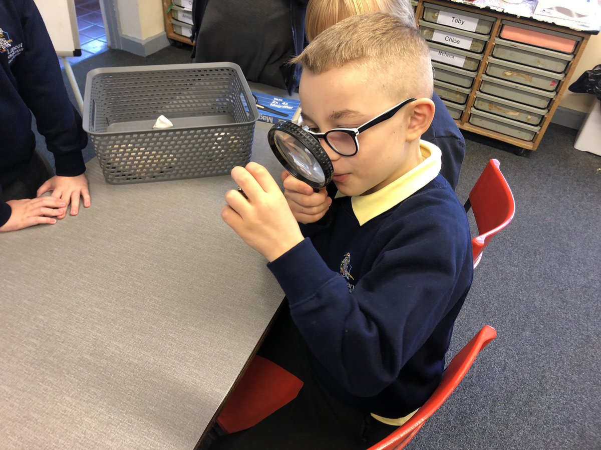 LancotSchool's tweet photo. Year 3 have continued their learning journey by exploring different types of rocks. They have been investigating sedimentary, igneous and metamorphic rocks and their properties using their science observation skills. #lovelancot #scientistsinthemaking #generationrebuild https://t.co/S46VfXkQnW