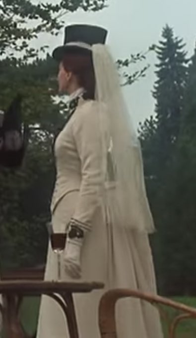 next, the dress itself! this is what threw me for a loop when i rewatched the episode: the dress doesn't have much of a bustle. so what era are we in?