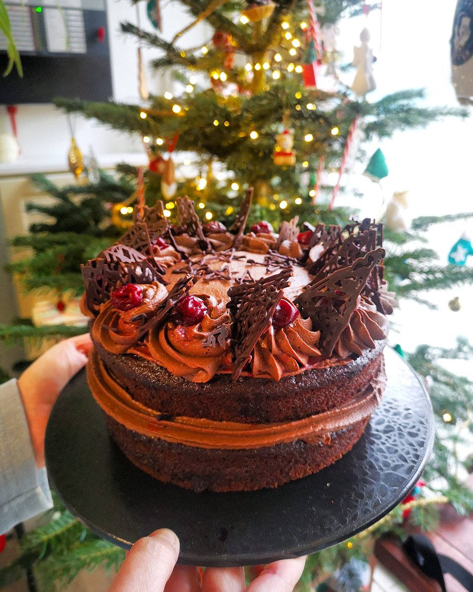 Vegan chocolate cherry ready for tomorrow when we open at 8am!
🎄
#vegan #vegancake #cake #homemade