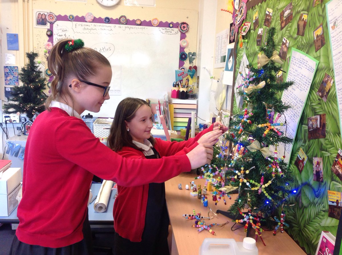 Today, we have been making our own decorations to decorate our class tree. #homemadeisbest #keepitforever #craftingfun ⁦@stjs_staveley⁩ ❄️🌟🎄