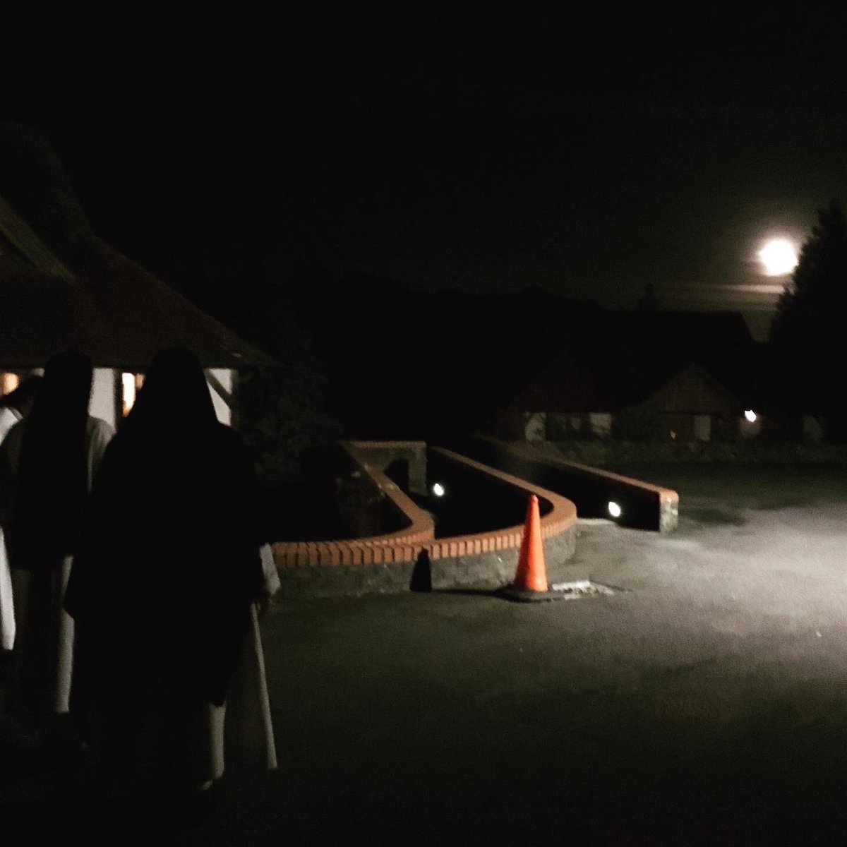 DomSrStJoseph's tweet image. Random photos from today:

1. #ConventLife (Though, no doubt, not limited to it. 😅)
2. Gorgeous moon out tonight! 🥰