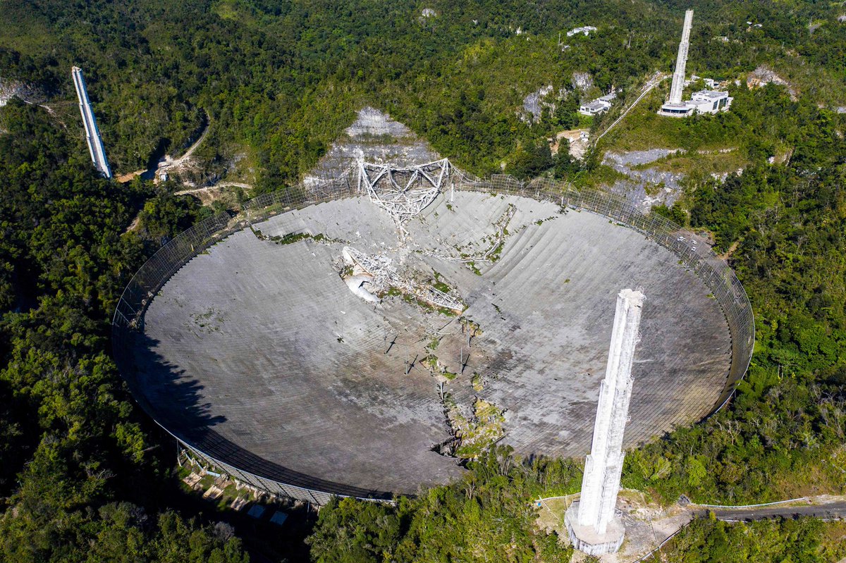 CRCiencia's tweet photo. Más imágenes del colapso final hoy del radiotelescopio de Arecibo 📡😞 https://t.co/uDwFa2k26e