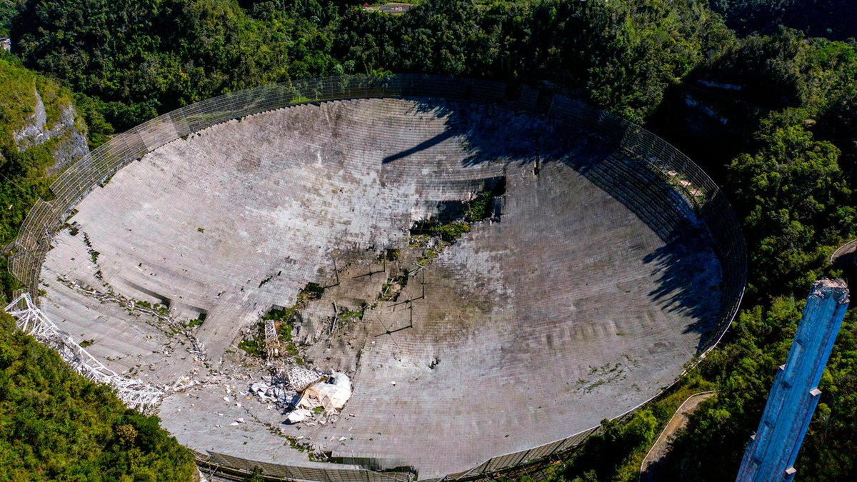 CRCiencia's tweet photo. Más imágenes del colapso final hoy del radiotelescopio de Arecibo 📡😞 https://t.co/uDwFa2k26e