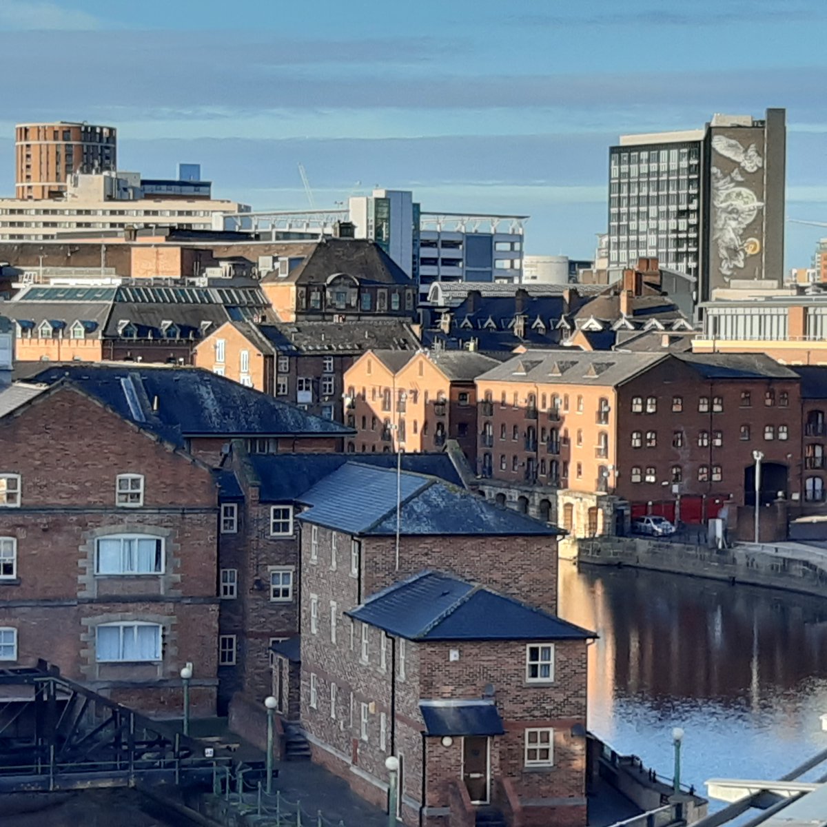ydgleeds's tweet photo. A bright morning earlier today, was an ideal time to pop up on the roof of @46TheCalls and get a few sunny shots of our beautiful city #leeds #leedscityviews #rooftop #clearsky 📷 https://t.co/98EQHsp2tq