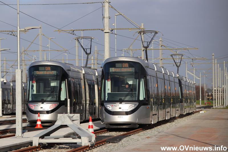 OVnieuwsINFO's tweet photo. Kijk ze er eens klaar voor staan! De nieuwe 15G-trams van @GVBnieuws. Op 13 december gaat de @Amstelveenlijn officieel in dienst!

Tags: #GVB #15G #15Gtram #Tram #Lijn25iser #Lijn25 #Amsterdam #Amstelveen #Amstelveenlijn https://t.co/xxzIwST9nk