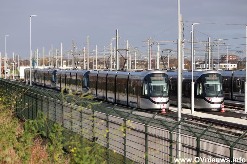OVnieuwsINFO's tweet photo. Kijk ze er eens klaar voor staan! De nieuwe 15G-trams van @GVBnieuws. Op 13 december gaat de @Amstelveenlijn officieel in dienst!

Tags: #GVB #15G #15Gtram #Tram #Lijn25iser #Lijn25 #Amsterdam #Amstelveen #Amstelveenlijn https://t.co/xxzIwST9nk