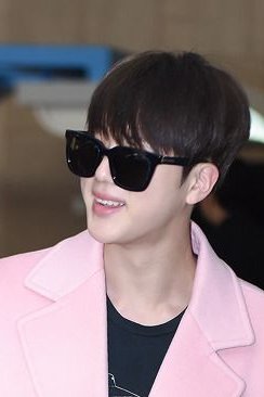 armys para el cumpleaños de jin nos vestiremos de rosa yq ue eso es color favorito de jin #jinhappybirthday