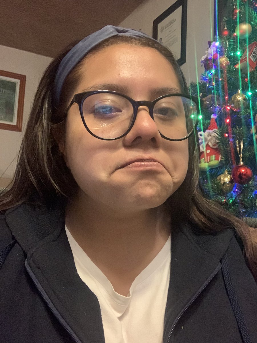 SandimeeT's tweet image. 3 more days (lloré viendo crazy rich asians) #WWeek