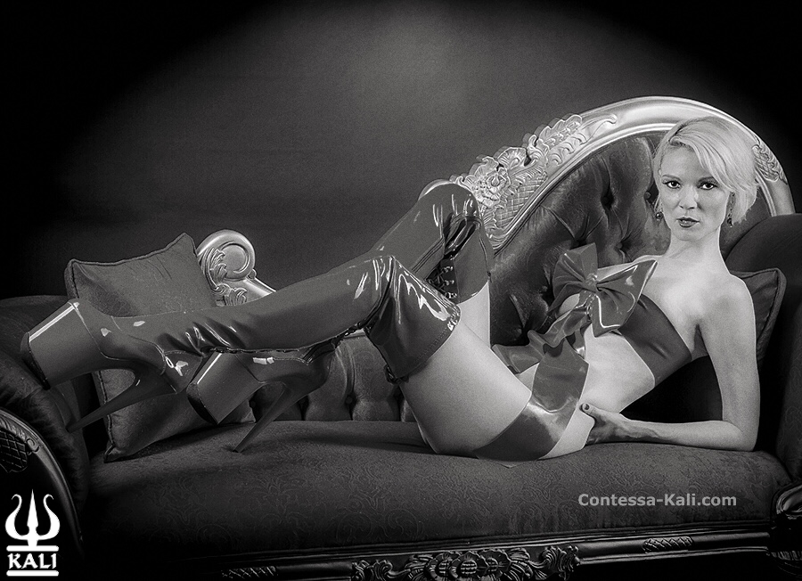 ‼️ DON’T MISS THE SHINY DAYS BY <a href="/KALI_LATEX/">KALIVERSUM</a> ‼️ DECEMBER 1 - 10 ‼️ KALI.STYLE ‼️

The first latex garment that I made 2 years ago. A lot has happened since then😉

Das erste Kleidungsstück aus Latex, das ich mir vor 2 Jahren gebastelt habe. Seitdem ist viel passiert😉