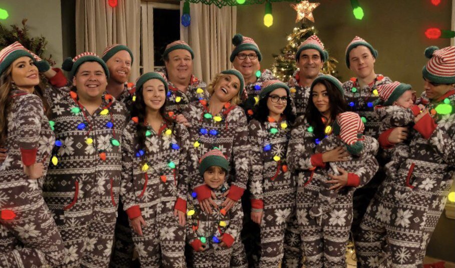 claireduphy's tweet image. thread episódios de natal modern family