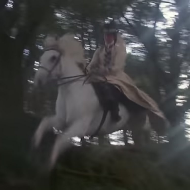 one more appreciation tweet for the riding habit because LOOK AT IT! ugh i wish i could get less blurry screencaps