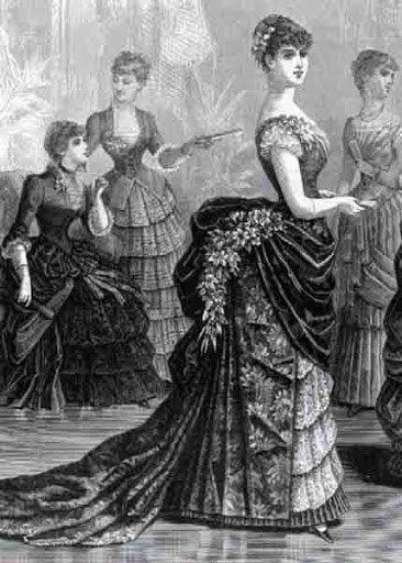 the plunging neckline and lack of sleeves would have been absolutely unacceptable during the daytime, but as evening wear? that's a different story.(though she should be wearing a pair of white, elbow- or near-elbow-length gloves.)