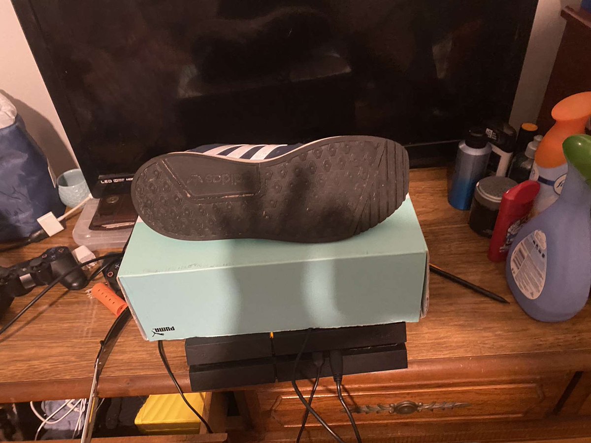 Unbndkicks's tweet photo. Adidas
Size: 10.5
$50 https://t.co/nln6bQLWth