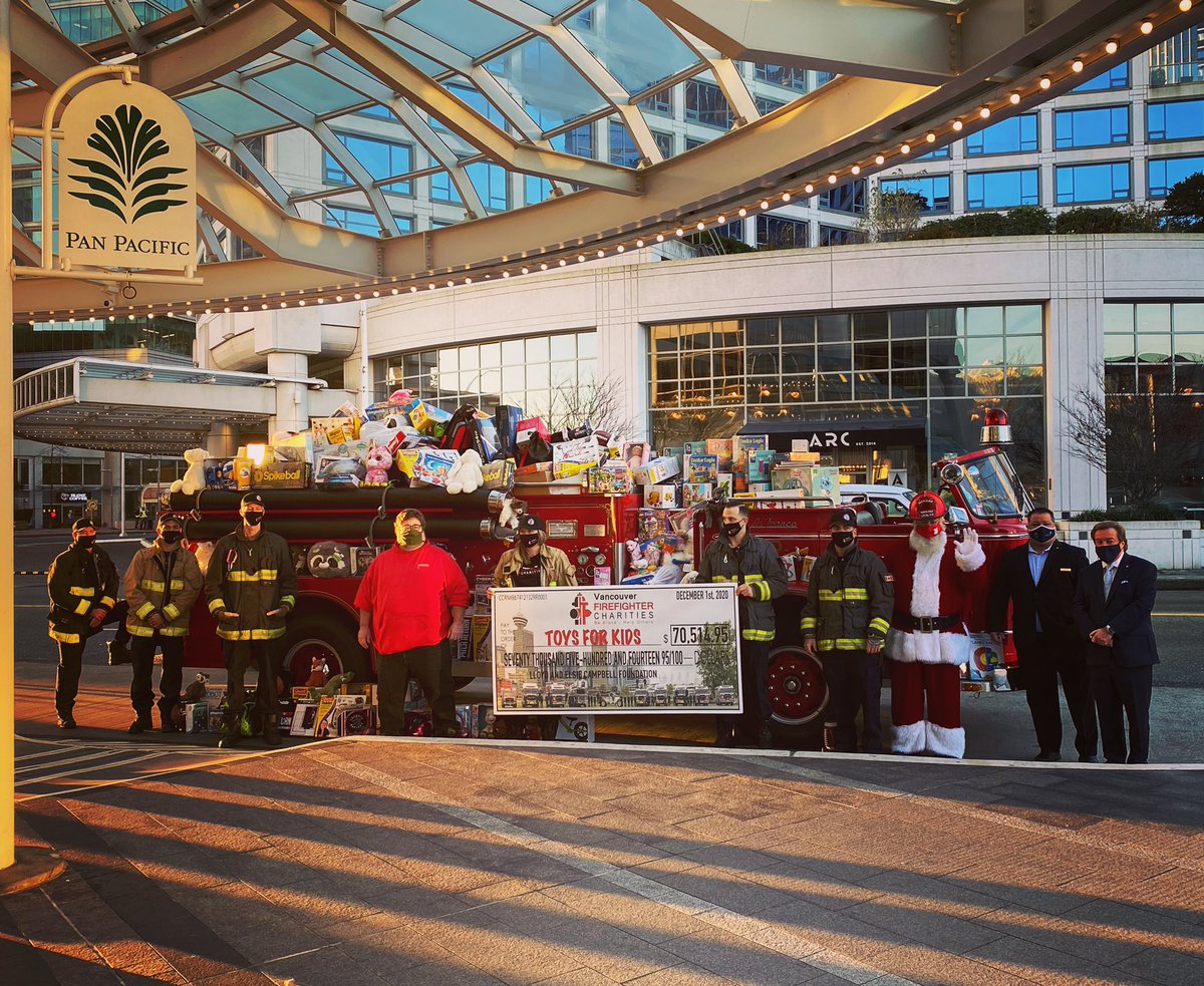 LMCBureau's tweet photo. We kicked off #GivingTuesday with a donation of toys valued at over $70,000 from @VanFireRescue!! Our friends at @panpacificvan hosted this antique engine full of toys this morning! 
We encourage you to consider supporting the @lmcbureau this #GivingTuesday if you are able. https://t.co/V1bdIMMrPL
