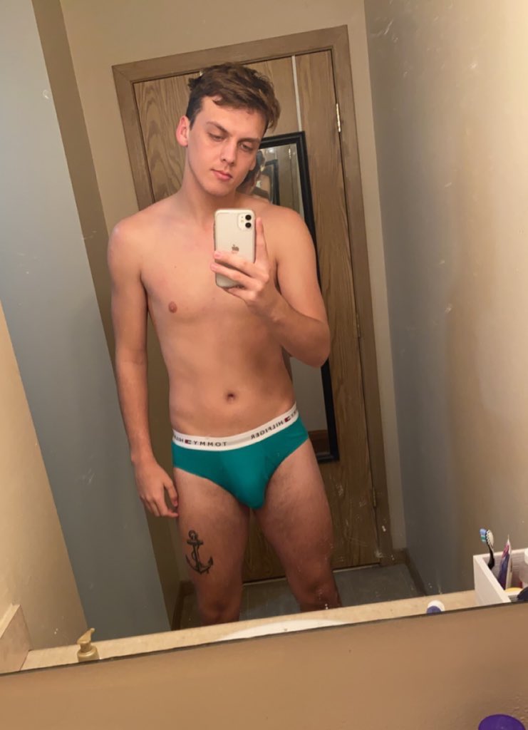 only_below's tweet photo. want me to take them off?
#onlyfans #gay #onlyfansgay #top #bottom #underwear https://t.co/vPAmVGTMCC