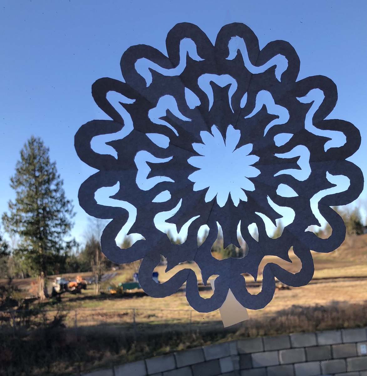 mtd1969's tweet image. The symmetry of snowflakes. Always classic. Let it snow. #mathisart #mathisfun #meimiddle