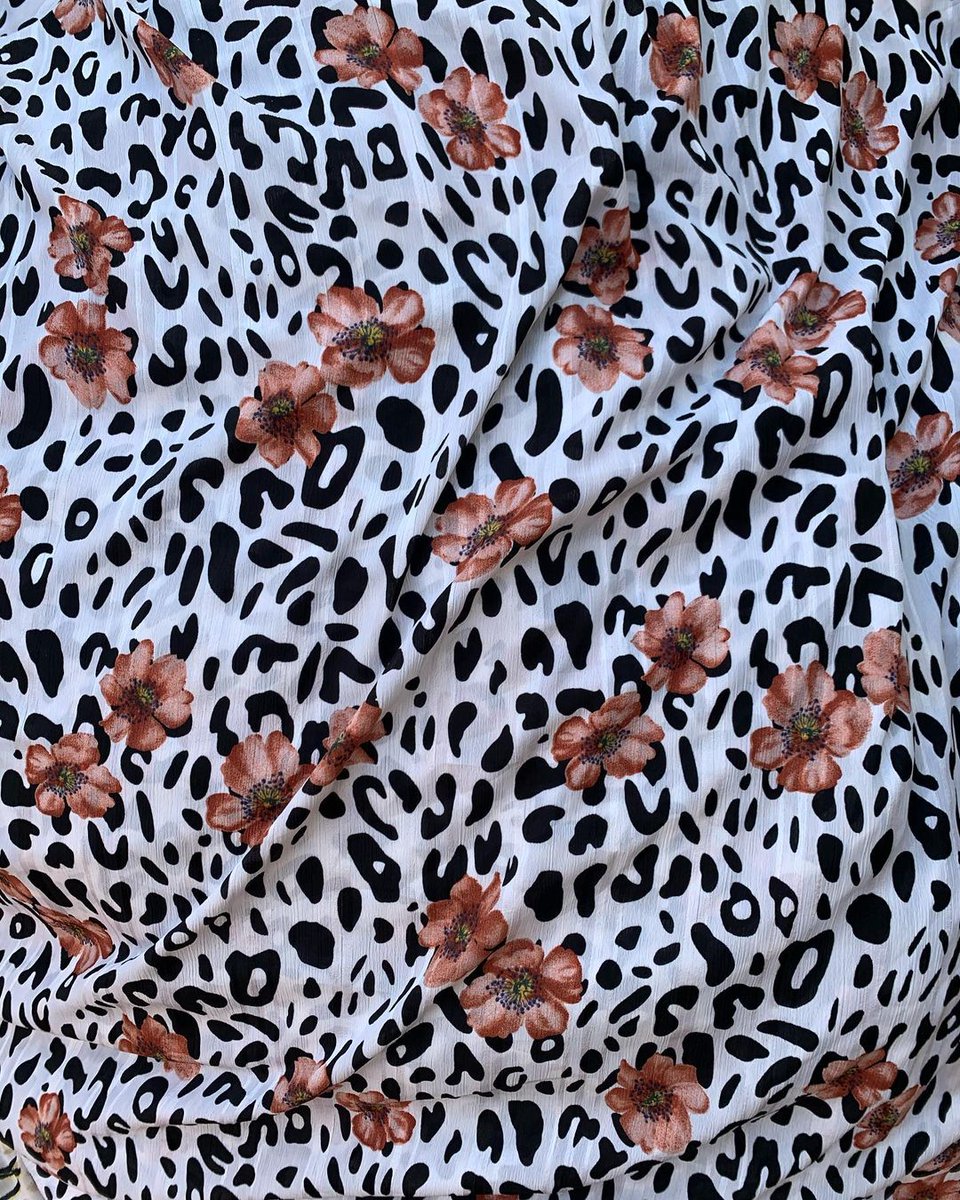 callmechayil's tweet photo. @NaijaWatch I sell beautiful prints of Silk,Crepe , Chiffon and Organza suitable for corporate and casual wears. Location is Abuja and Nationwide delivery available. All fabrics in picture available . Pic 1: #3500/4yards 
Pic 2:#3000/4yards
 Pic 3 #4000/4yards 
 Pic 4 : #3000/4yards https://t.co/JIxfDTFPqV