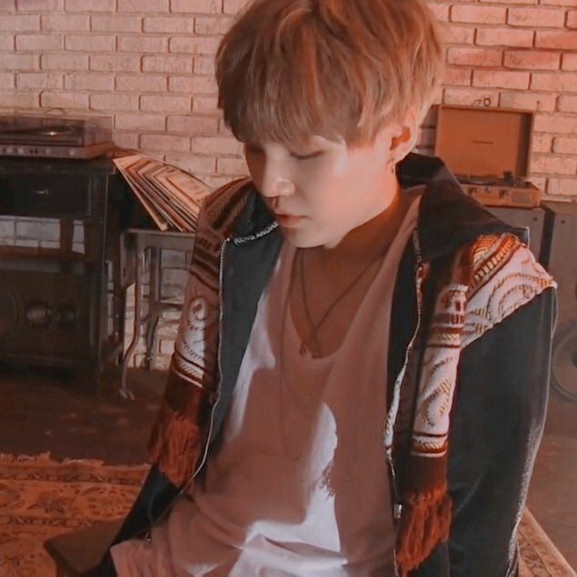 StoryYuna's tweet photo. 𝐒𝐮𝐠𝐚 | 𝐻𝑒𝑎𝑟𝑡𝑠𝑡𝑟𝑖𝑛𝑔𝑠.🍁「 2 」 https://t.co/METCFyiHRZ