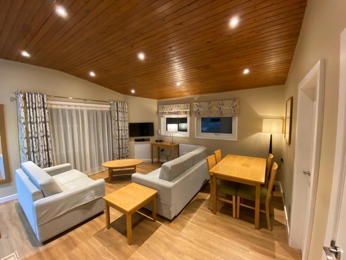 MattBaker0409's tweet photo. Another Lodge complete during our Lockdown Lodge 80 was the next on our list to do, safe it looks superb once again, @JonathanPLR @Adam_PLR We’ll done Team 👍 onto the next one! @diamondresorts #Nonenegotiable #ResortImprovements #ToBeContinued https://t.co/xf2PdBhiXr