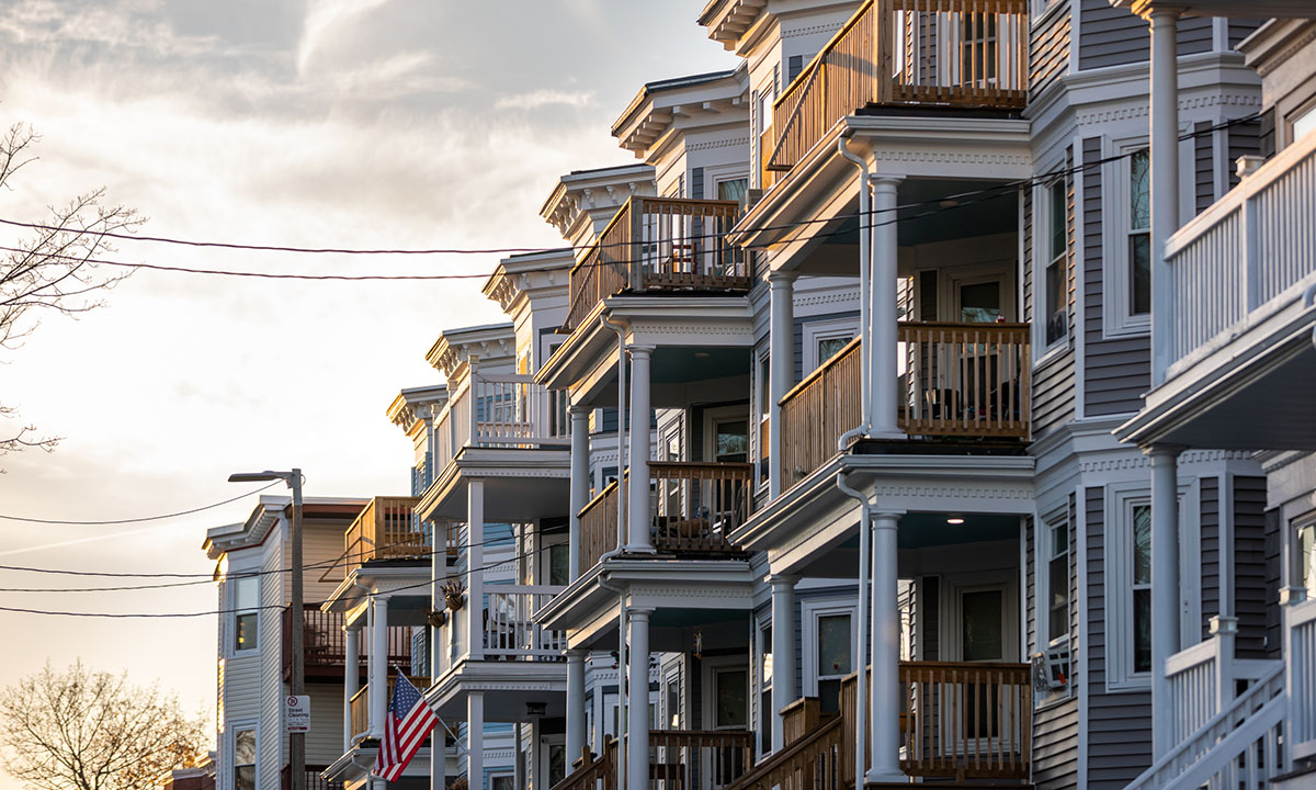 The @BostonNeighbor Rental Relief Fund is now accepting applications to help residents in Boston at risk of losing their rental housing due to #COVID19. To view the application in 11 languages and learn more about the fund, visit: https://t.co/8Kd1Vxvqd4 https://t.co/vtIe3ey1Fn