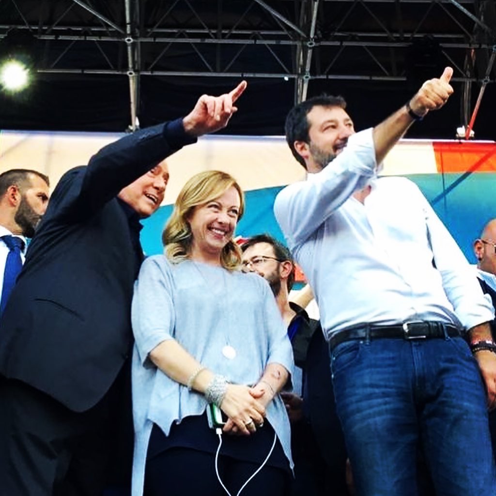 matteosalvinimi's tweet image. Oggi il centrodestra ha ribadito il NO a riforma del MES e per una settimana i nostri parlamentari in Aula giorno e notte per bloccare il #DecretoClandestini. In vista della manovra, insieme sventeremo ipotesi folli come #patrimoniale su casa e risparmi e nuove tasse. 
2/2