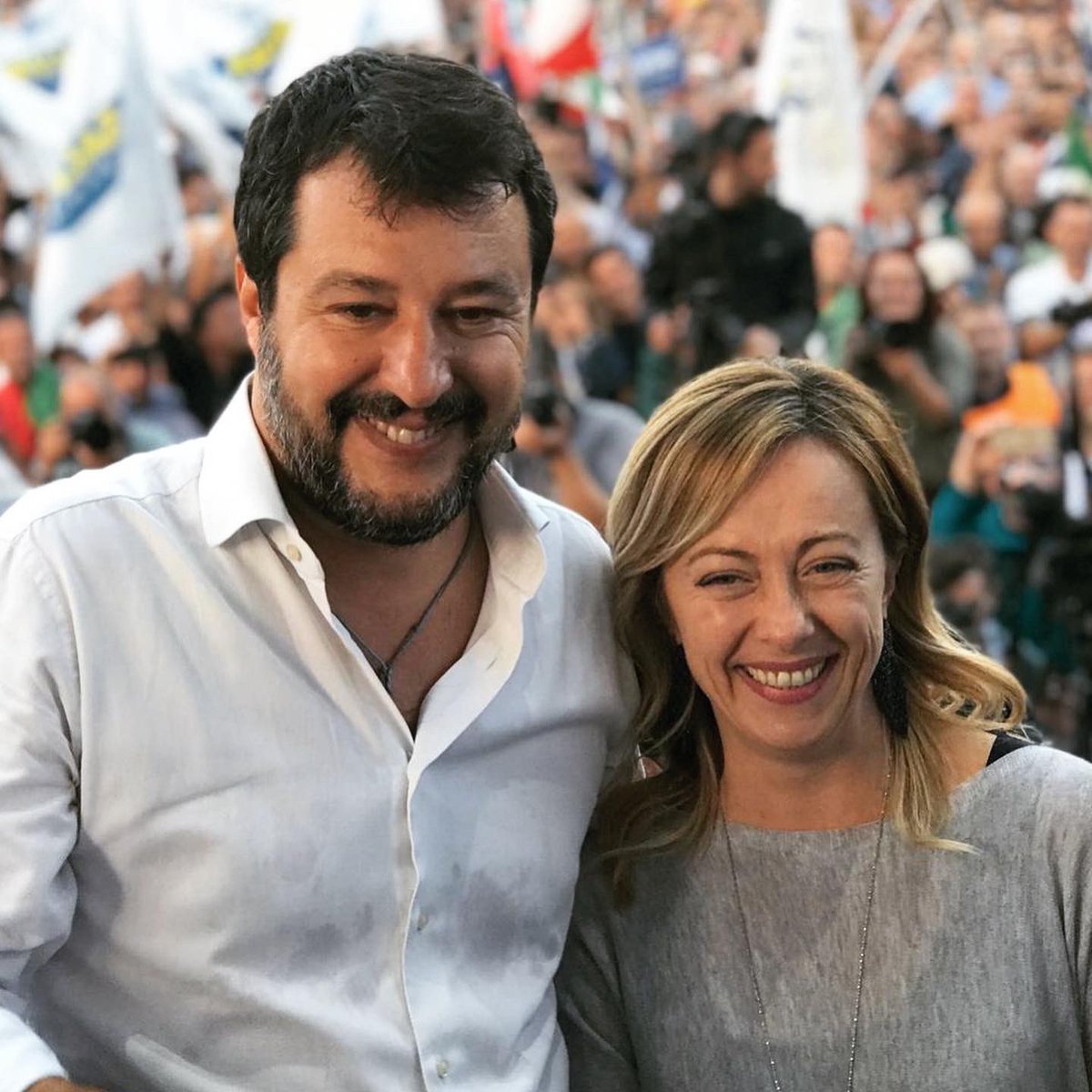 matteosalvinimi's tweet image. Oggi il centrodestra ha ribadito il NO a riforma del MES e per una settimana i nostri parlamentari in Aula giorno e notte per bloccare il #DecretoClandestini. In vista della manovra, insieme sventeremo ipotesi folli come #patrimoniale su casa e risparmi e nuove tasse. 
2/2