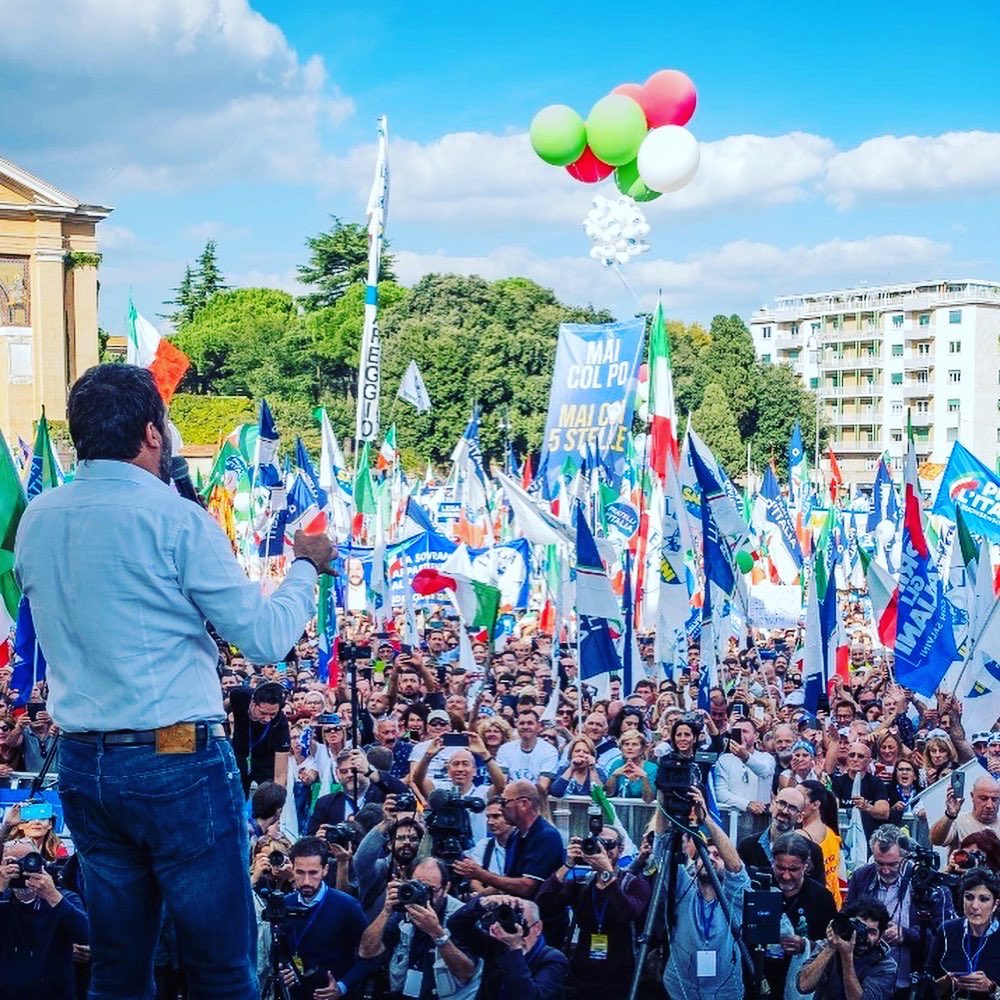 matteosalvinimi's tweet image. Oggi il centrodestra ha ribadito il NO a riforma del MES e per una settimana i nostri parlamentari in Aula giorno e notte per bloccare il #DecretoClandestini. In vista della manovra, insieme sventeremo ipotesi folli come #patrimoniale su casa e risparmi e nuove tasse. 
2/2