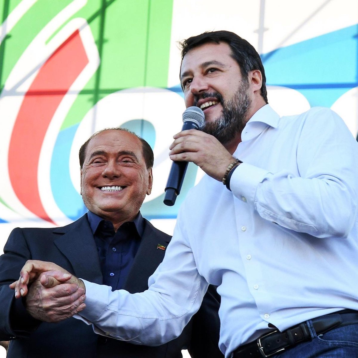 matteosalvinimi's tweet image. Oggi il centrodestra ha ribadito il NO a riforma del MES e per una settimana i nostri parlamentari in Aula giorno e notte per bloccare il #DecretoClandestini. In vista della manovra, insieme sventeremo ipotesi folli come #patrimoniale su casa e risparmi e nuove tasse. 
2/2