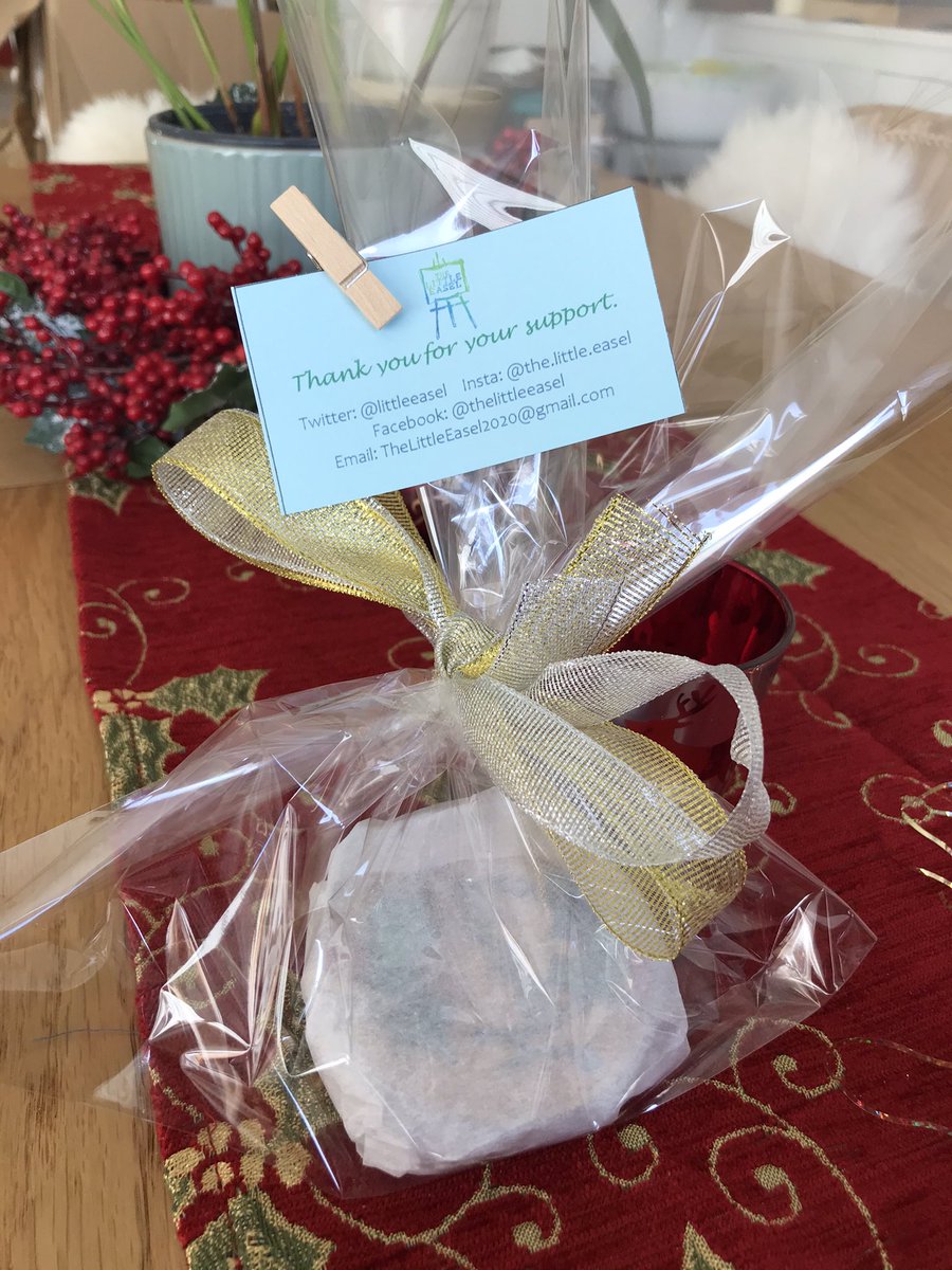 thornton_b's tweet photo. So happy with my Christmas bauble from @LittleEasel - thank you so much! What a lovely gift. 💙🎁🎄

Buy yours now!! She even did mine with a #Spurs twist! #COYS https://t.co/ocOrkL0Fjq