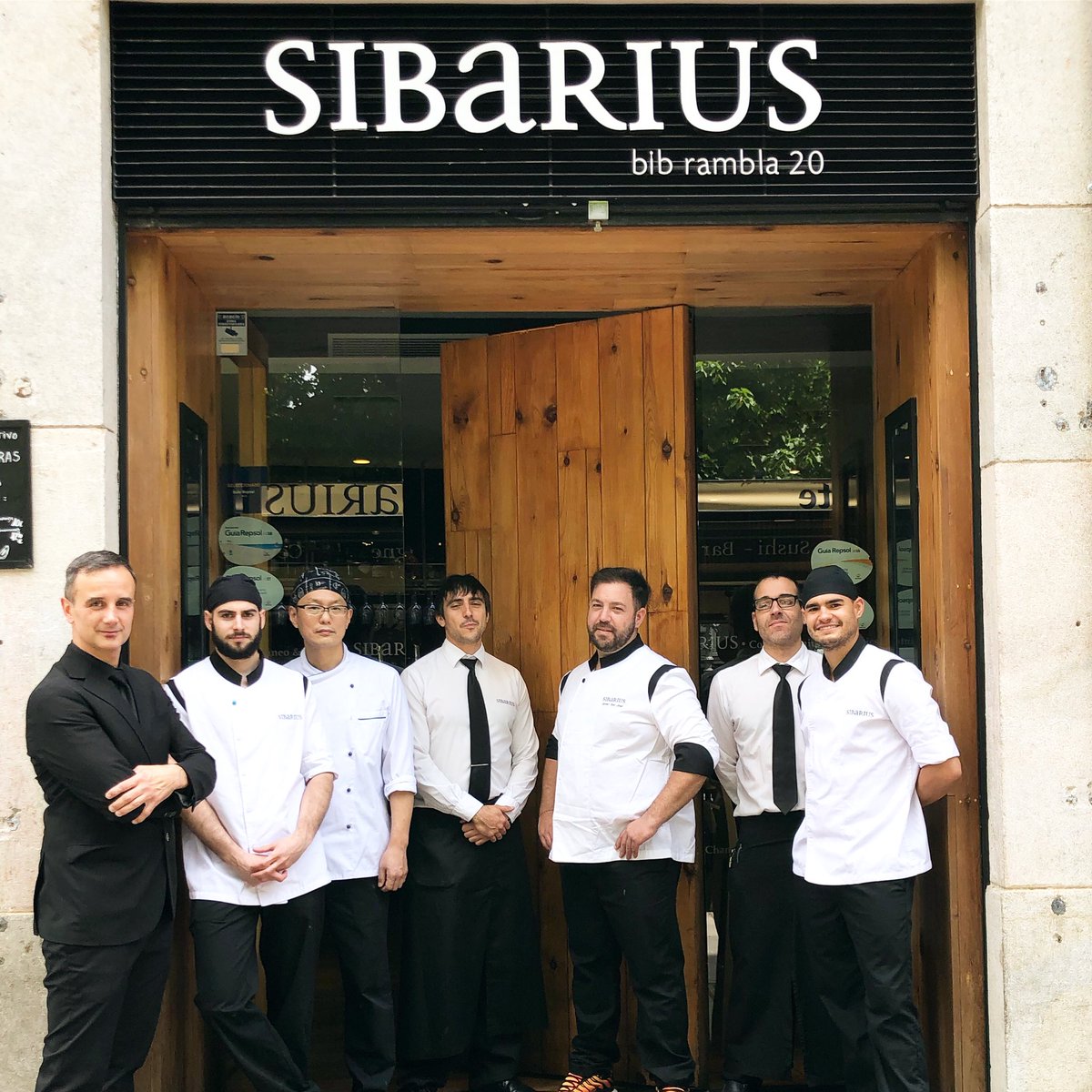 Jueves 3 de Diciembre, Sibarius abre sus puertas. Volvemos al trabajo con la ilusión de volver a veros, esta vez en la época del año más entrañable, y con la esperanza de que sea la definitiva porque si hay algo que en Sibarius nos apasiona es nuestro trabajo.