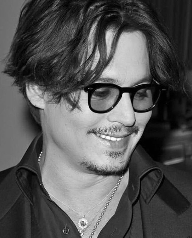I’ve seen everyone a little down on here lately, so here’s a thread of Johnny Depp smiling for you all :) please add.  #JusticeForJohnnyDepp