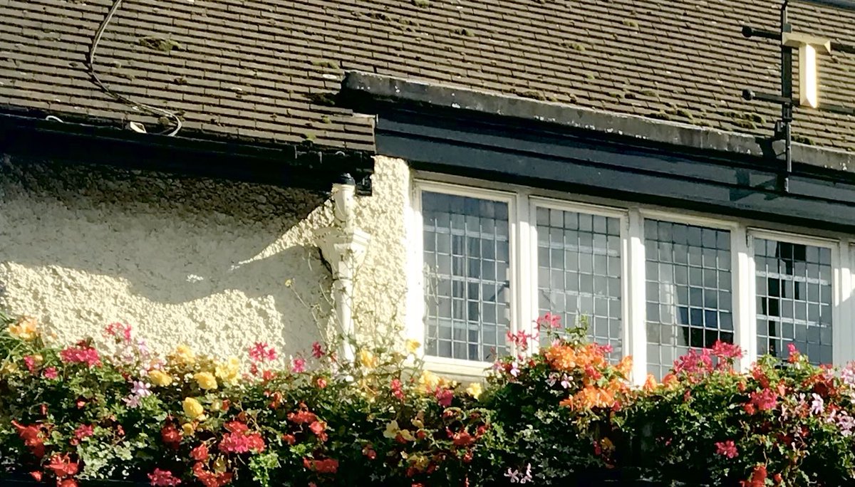 ContactusEaling's tweet photo. This one has the potential to be a difficult guess, so as a hint, I’ve left in the first letter of the sign on the roof of this establishment.
Let me know if you recognise this week’s #EalingHour #whereinEaling pic
#everydayphoto #funisallowed https://t.co/Zgx9FPmad2