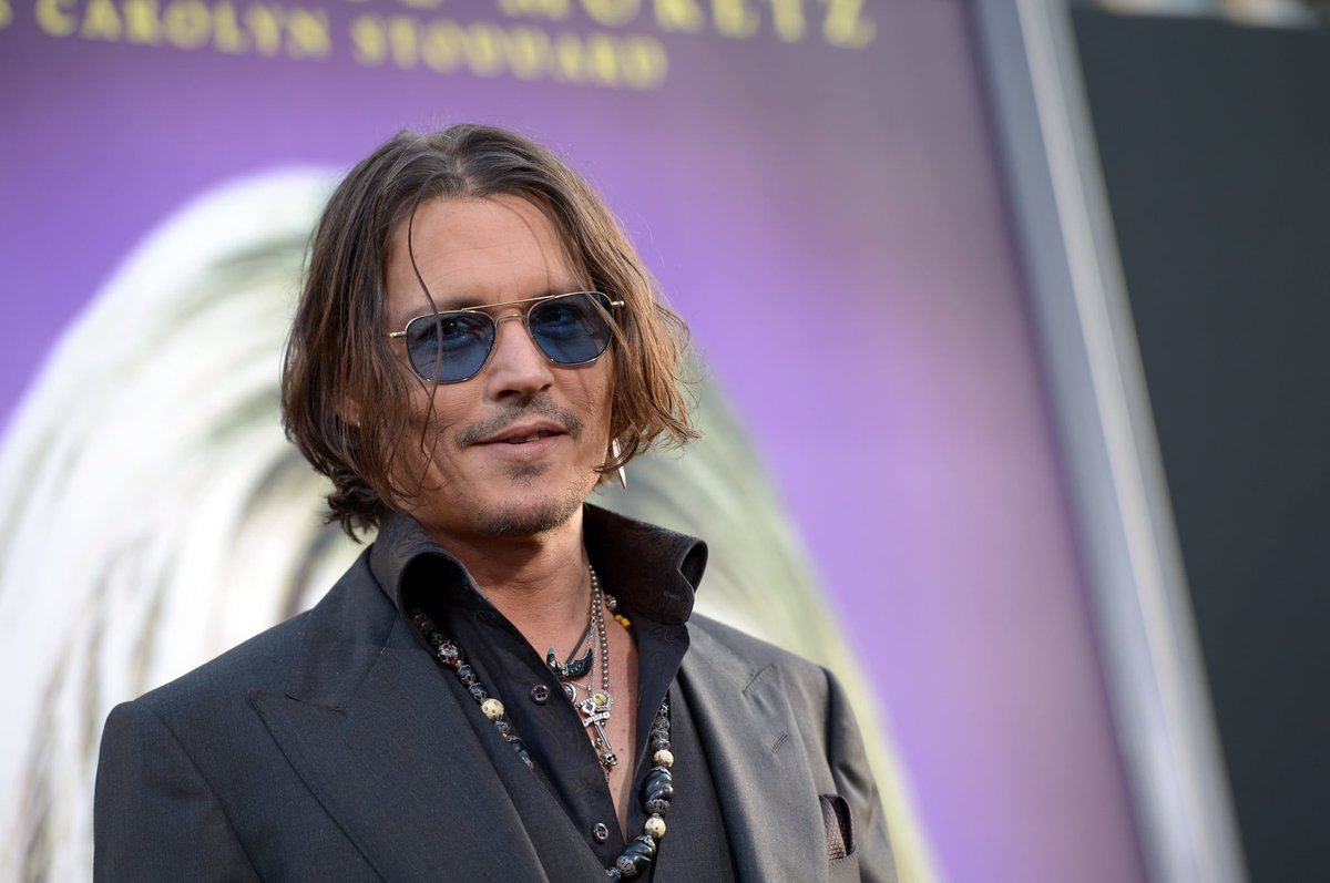 I’ve seen everyone a little down on here lately, so here’s a thread of Johnny Depp smiling for you all :) please add.  #JusticeForJohnnyDepp