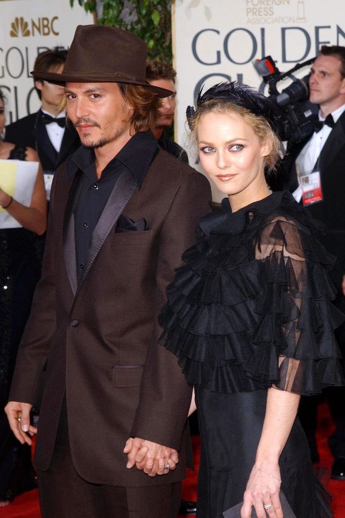 I’ve seen everyone a little down on here lately, so here’s a thread of Johnny Depp smiling for you all :) please add.  #JusticeForJohnnyDepp