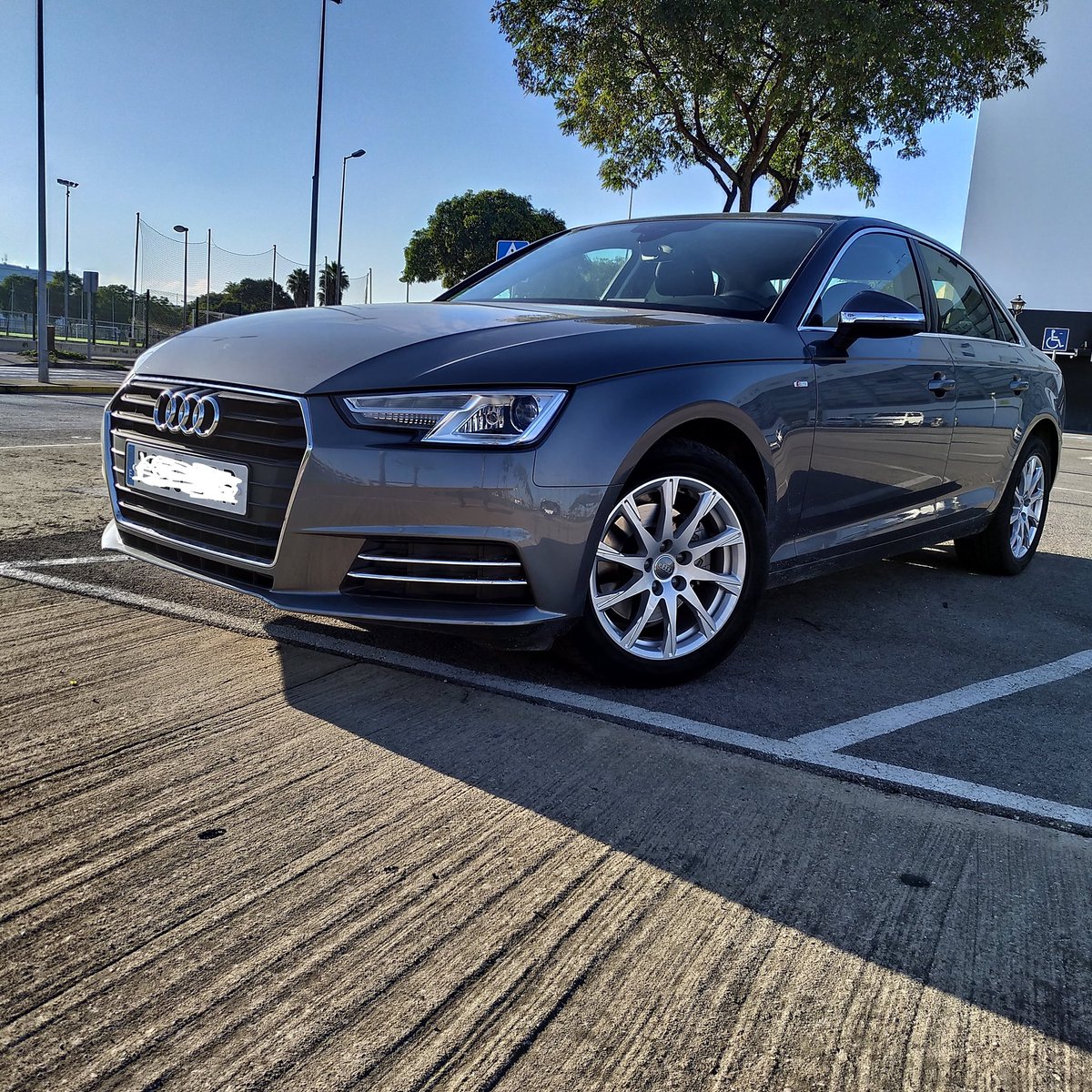 Kikachon's tweet photo. Oficialmente me he comprado por fin el que es mi primer coche, estoy súper contento. ☺ https://t.co/piKvcWMMfD