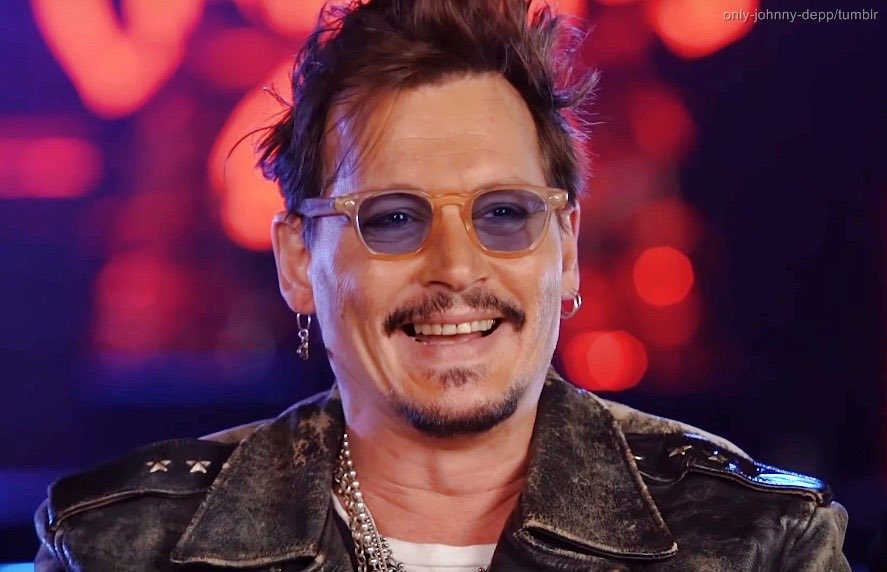 I’ve seen everyone a little down on here lately, so here’s a thread of Johnny Depp smiling for you all :) please add.  #JusticeForJohnnyDepp