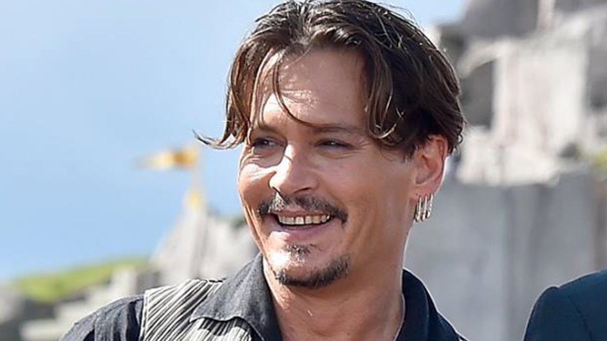 I’ve seen everyone a little down on here lately, so here’s a thread of Johnny Depp smiling for you all :) please add.  #JusticeForJohnnyDepp