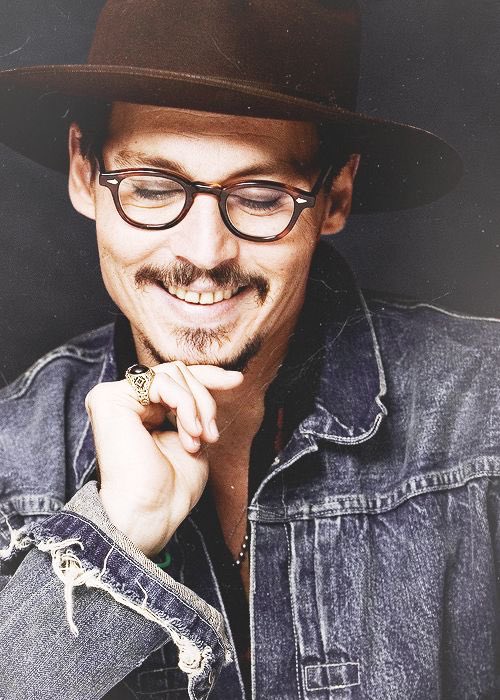 I’ve seen everyone a little down on here lately, so here’s a thread of Johnny Depp smiling for you all :) please add.  #JusticeForJohnnyDepp