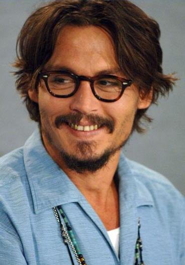 I’ve seen everyone a little down on here lately, so here’s a thread of Johnny Depp smiling for you all :) please add.  #JusticeForJohnnyDepp