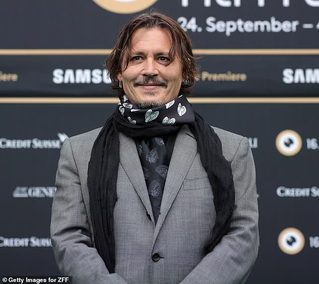 I’ve seen everyone a little down on here lately, so here’s a thread of Johnny Depp smiling for you all :) please add.  #JusticeForJohnnyDepp