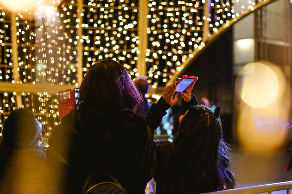 ReusPromocio's tweet photo. 🎄 Nadal és màgia!
🤶🏻 A Reus hem decorat tota la ciutat de festa per compartir amb tu aquesta festa única.
📆 Cada dia fins el 10 de gener
🕗 De 17.30h a 22h
📷 Laia Solanellas
#ReusésNadal #Nadal #NadalaReus #VisitReus #ReusPromoció #CostaDaurada https://t.co/51Z213qGlb