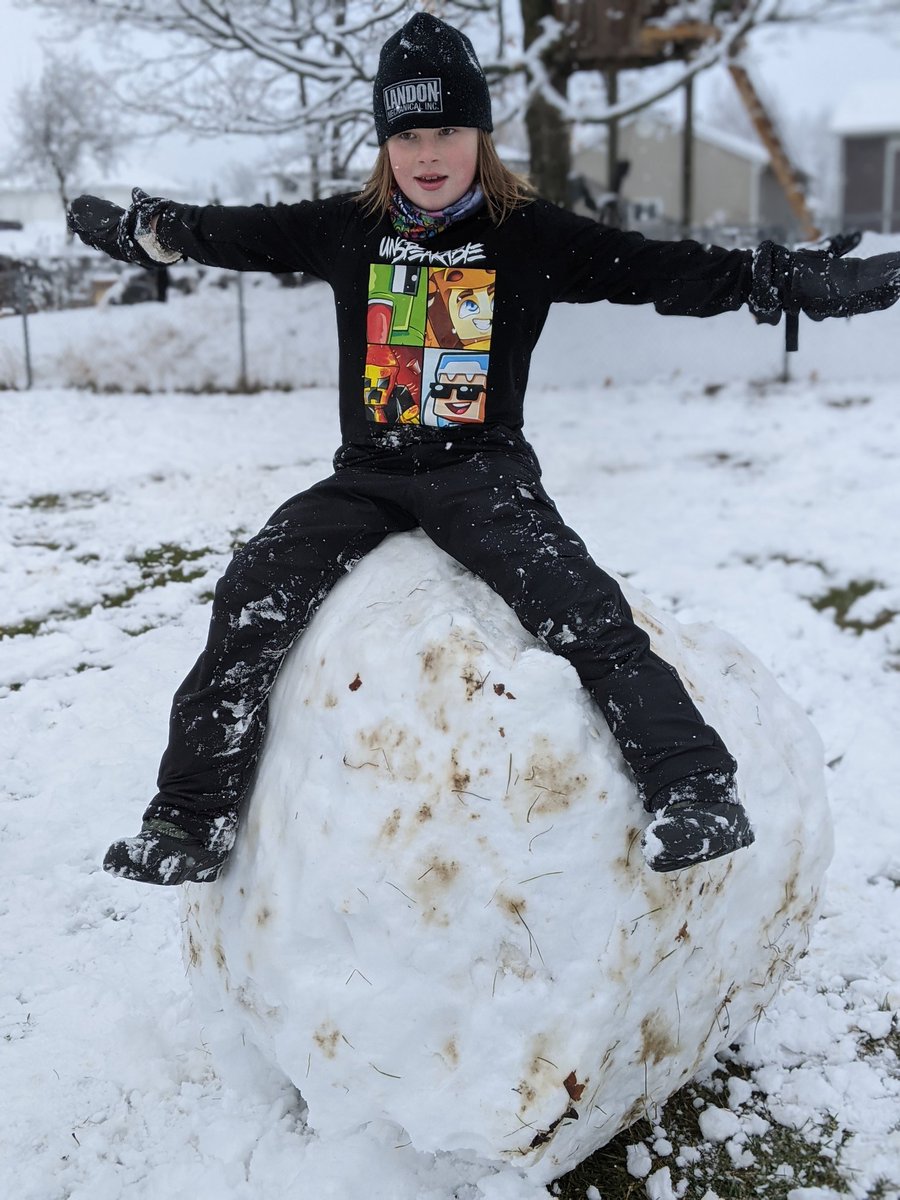 MissKrawesky's tweet photo. I saw and heard so many examples of teamwork and problem-solving outside today while the @stpatcatholic 3/4s got busy building a snowball-making factory, giant snowballs, a tall tower, and even a snow toilet! #somuchfun #goplayinthesnow #snowscience
#myheartisfull https://t.co/tiCpIRt2B3