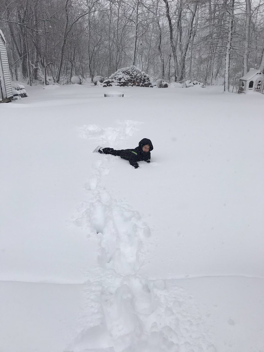 atsarahm's tweet photo. Liam had a great time playing in the snow today @MissBrysReading! https://t.co/1lPI06oRo5