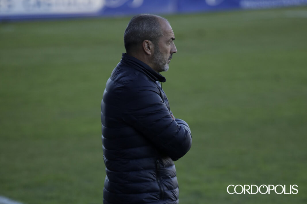 EBlanquiverde's tweet photo. ÚLTIMA HORA | Juan Sabas es destituido como técnico del Córdoba CF. #EnBlanquiverde #CCF https://t.co/CkpodA72j9