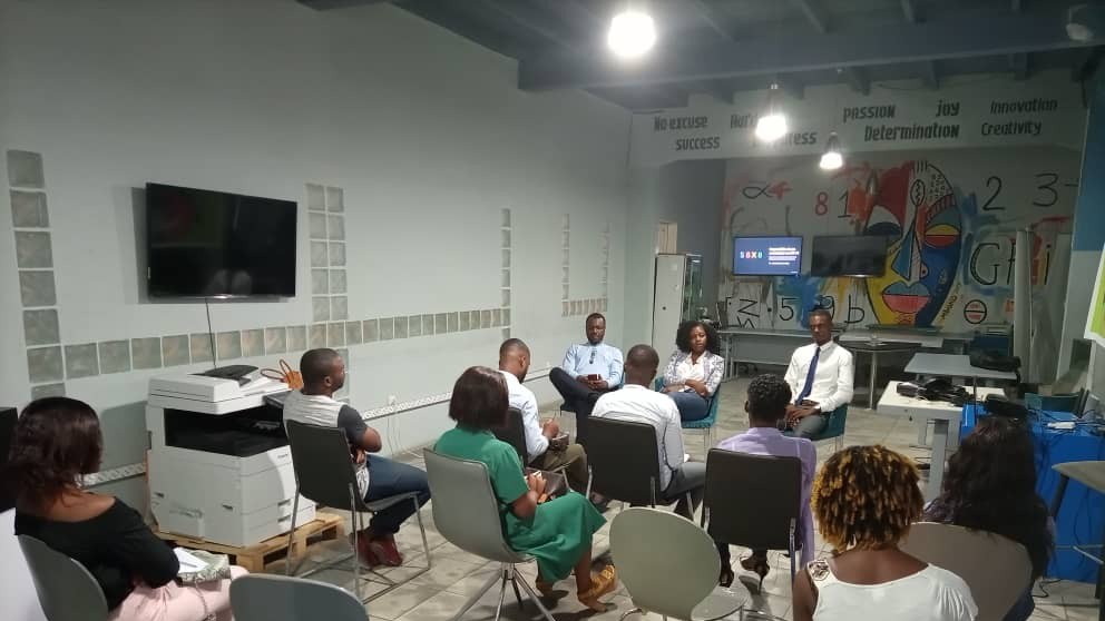 Tresor_Dirix's tweet photo. Le 28/11/2020 s'est tenu notre rdv mensuel du #Programme_SWAP Cette édition portait sur un REX et des conseils utiles sur "comment "Gerer efficacement une PME/Startup au Cameroun"
Merci à tous pr la confiance.
@yn3 @Ma_ow @pinksweetii @PatrickNsongo @ActivSpaces
#BIMS_Enterprises https://t.co/KB2nylrWin