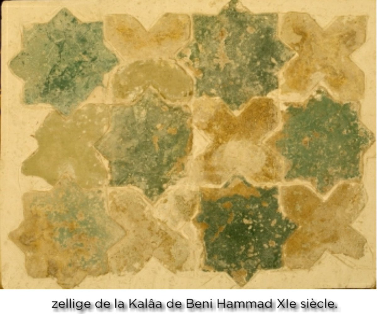 à la fin du 9ème siècle, à la Madinat ez-Zahra et dans le mihrab de Cordoue au 10ème siècle, à la Kalâa des Béni Hammad au 11ème , et à Calatayud au milieu du 12ème siècle.