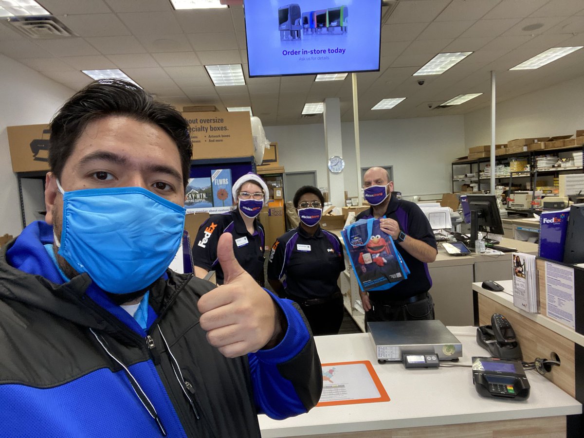 kevikev2019's tweet photo. Out here spreading that good vibe and holiday cheers with #elmo and #firstnet #att #nynjstateofmind #winllocal @Kennethleach85 @akwaymire @judy_cavalieri @TellezAshlee #Simall https://t.co/jaG7mCVK8g