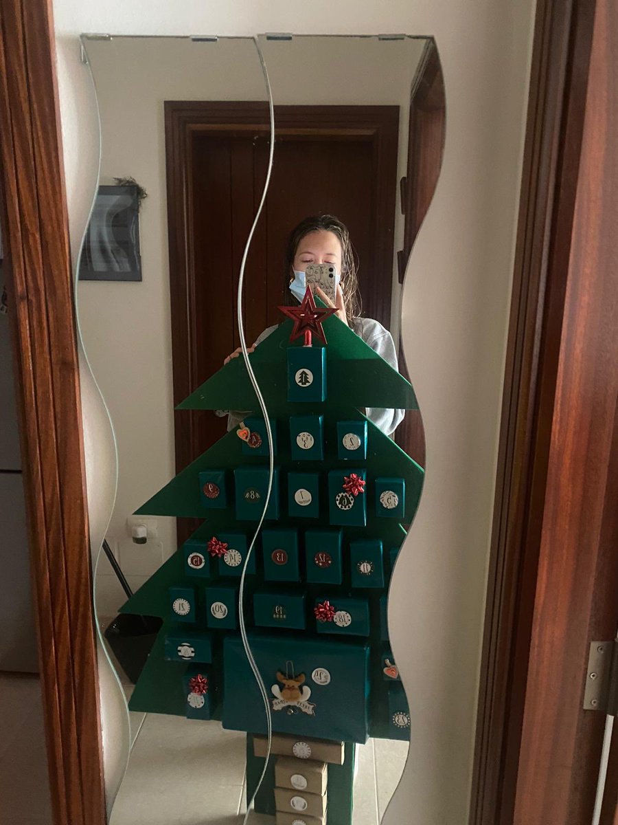 JoonathanVP's tweet photo. Mi novia me ha regalado este pedazo de calendario de adviento. Hoy he abierto el día 1 😳 @belenrguezz https://t.co/WefWHAZouj