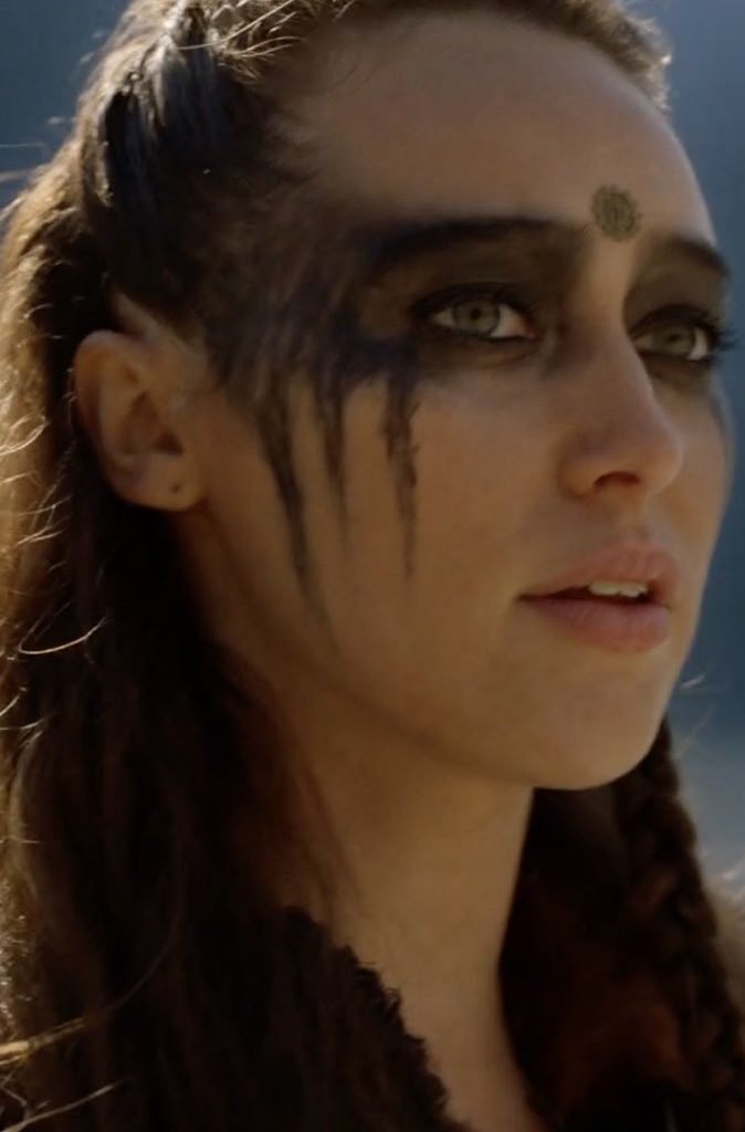 LexaGold1's tweet photo. I don't see a difference 😍❤
#AmazingArt #Lexa #Heda #AlyciaDebnamCarey https://t.co/WaGuTckwP7