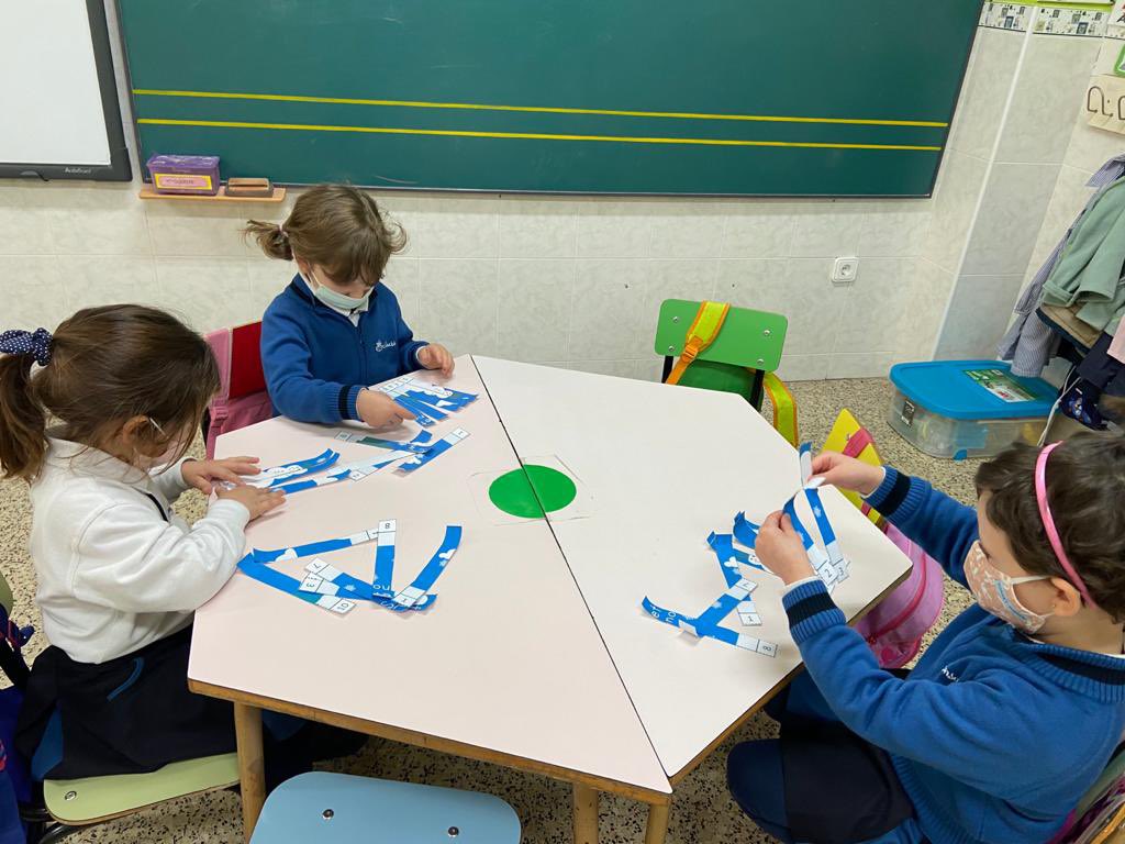 MareMolas_Reus's tweet photo. We’re back full of energy and having fun with puzzles! Christmas is coming!🌲

Extraescolars d’anglès

#extraescolarsdangles🇬🇧#totsjuntsfemescola #reprenemlesextraescolars #migdia🍴#mariarosamolas  #weloveenglish❤️ https://t.co/iHM8sw1MEd